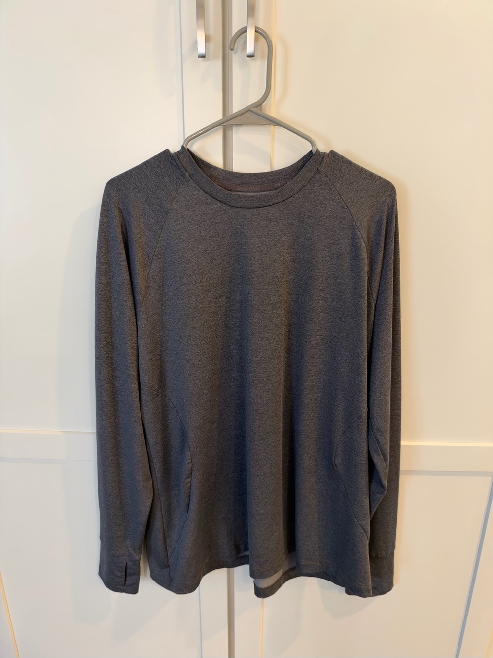 Nike Women’s 2XL Long-Sleeve Crewneck Shirt - Charcoal